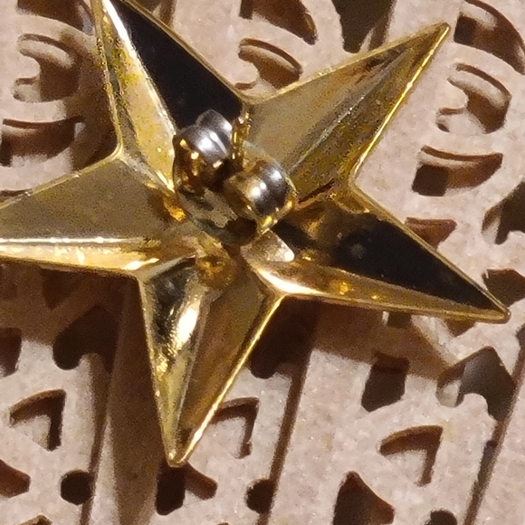 Vintage Gold Star Earrings - Picture 5 of 5